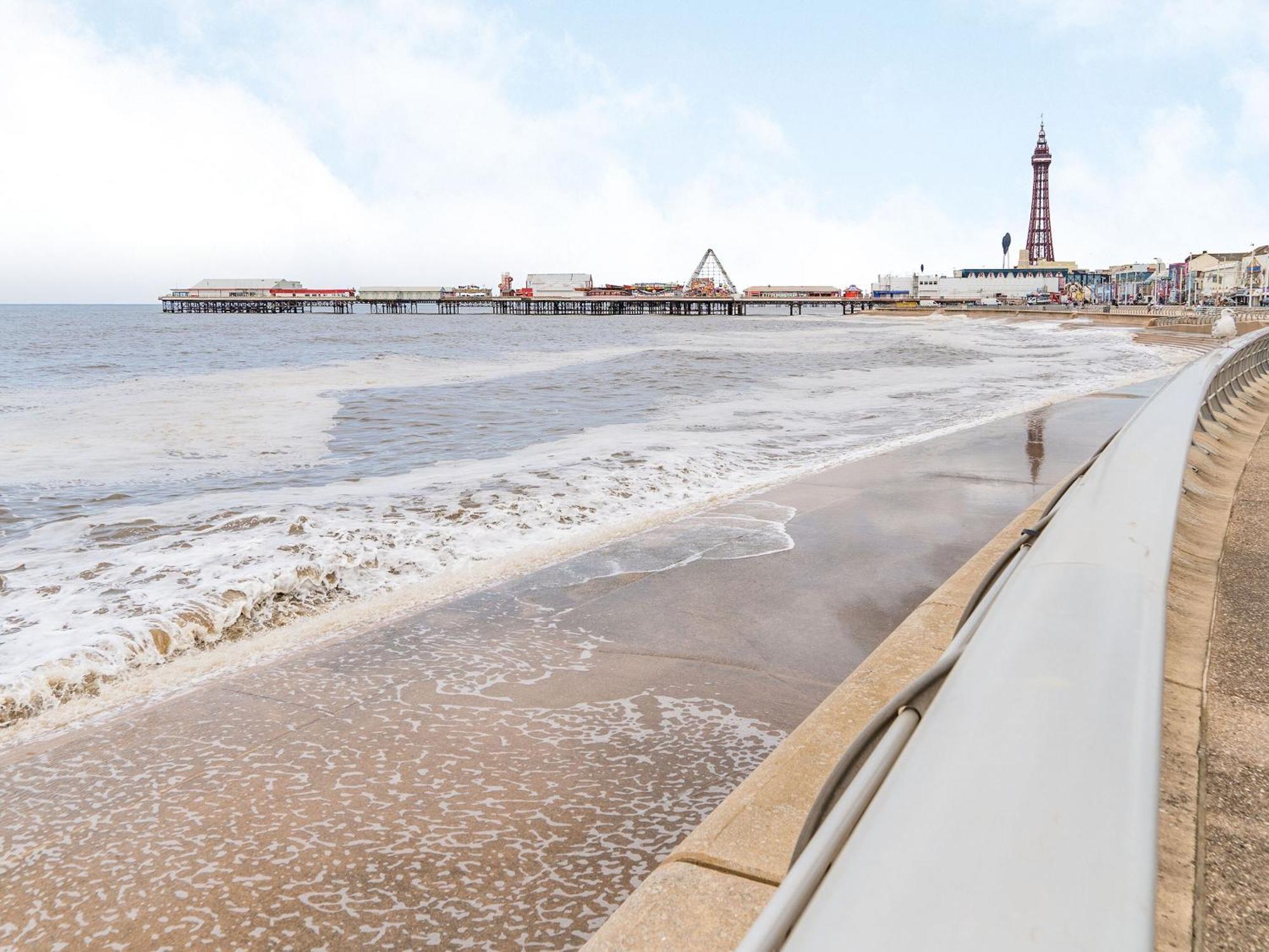 Holiday home Sea View One - Uk36846 Blackpool